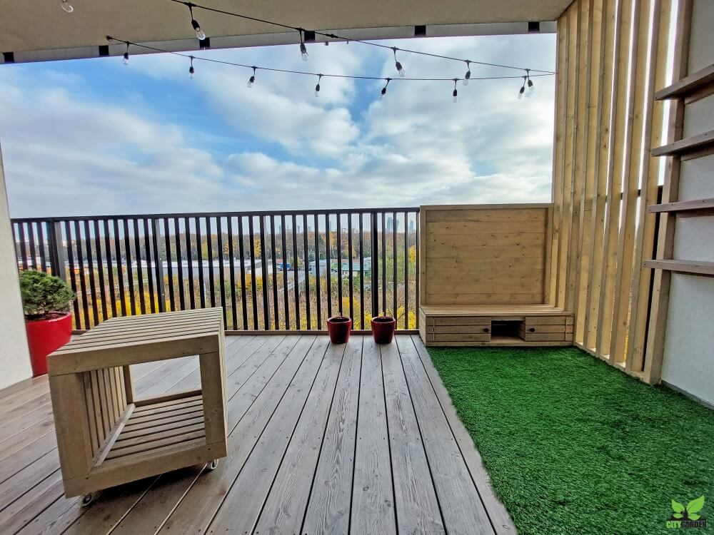 sztuczna trawa na balkonie kacik dla dziecka