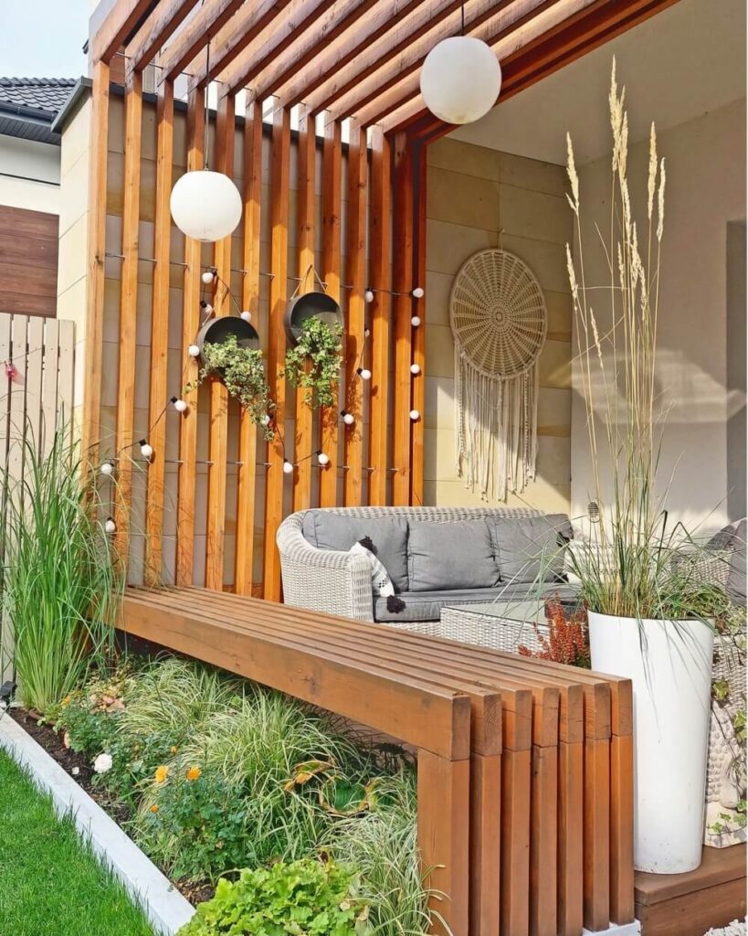 drewniana pergola polaczona z lawka - projekt i wykonanie citygarden