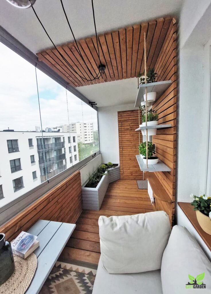 projekt i wykonanie małego balkonu, balkon na wymiar, szafa na wymiar